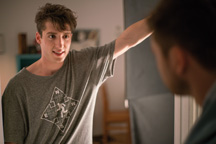 Pierre-Luc Lafontaine dans une scène du film L’AMOUR Pierre-Luc Lafontaine dans une scène du film L’AMOUR