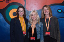 Mariloup Wolfe en compagnie de l'actrice Jeanne Roux-Côté et de la productrice Annie Blais. Mariloup Wolfe en compagnie de l'actrice Jeanne Roux-Côté et de la productrice Annie Blais.